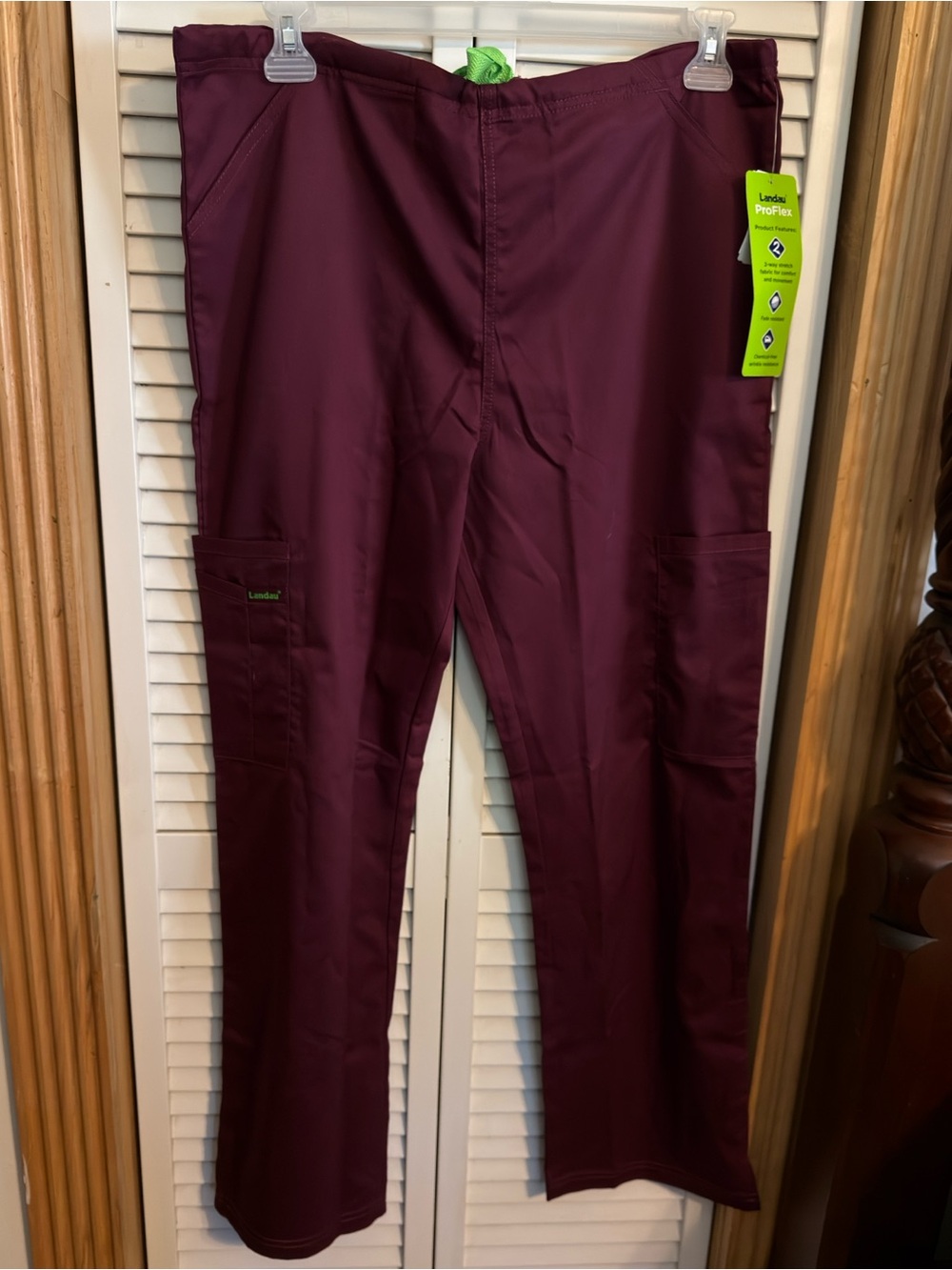 Landau Women's Solid ProFlex 5-Pocket Scrub Cargo Pant WR4 Burgundy Large NWT